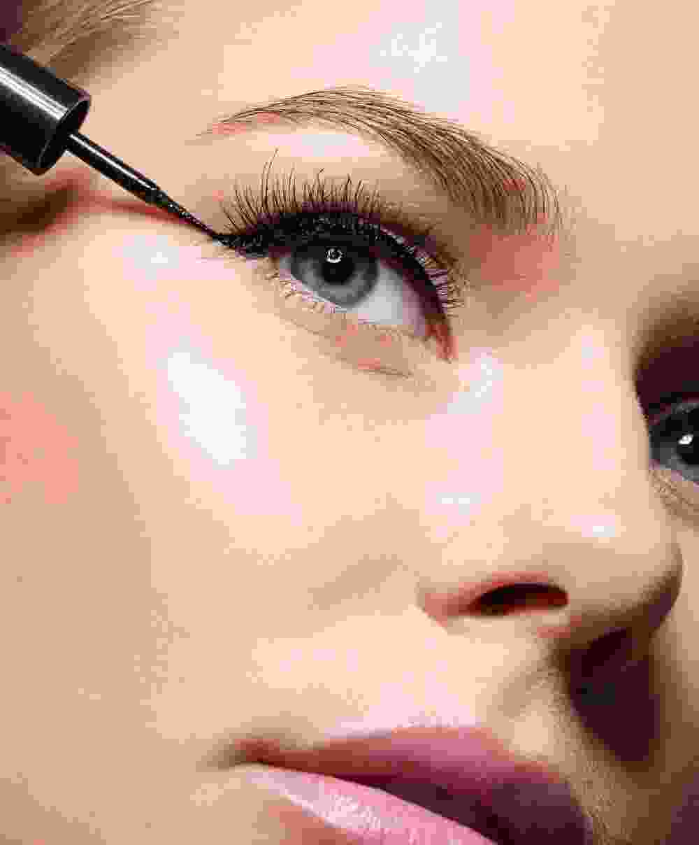 Bold Waterproof Eyeliner - Image 3